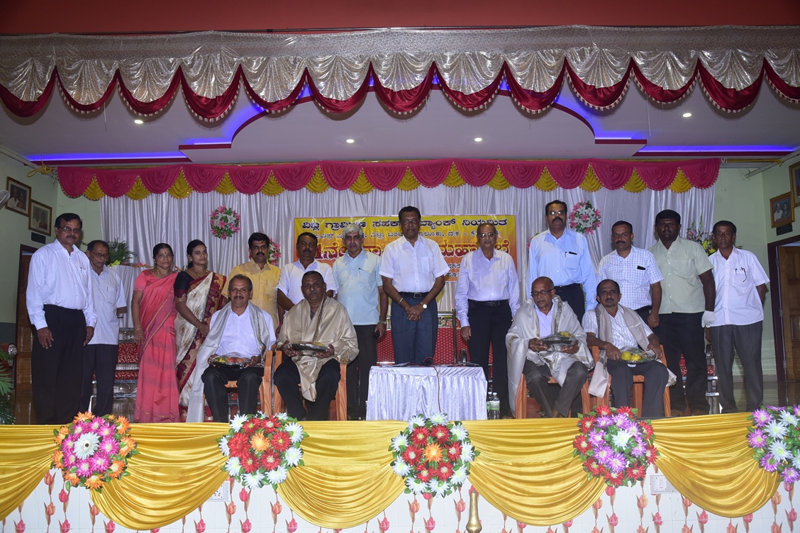Felicitation to the Retired Officers at 61st General Meeting
